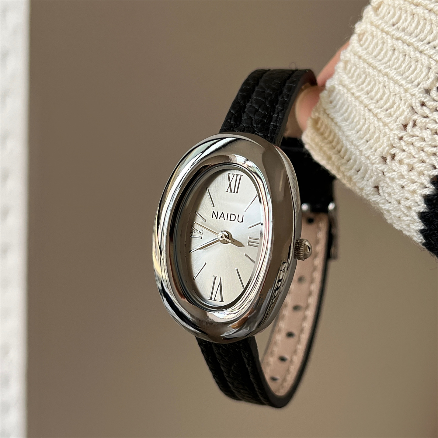 นาฬิกาข้อมือผู้หญิงทรงรีสวยงาม - Minimalist Thin Watch บทวิจารณ์และราคา