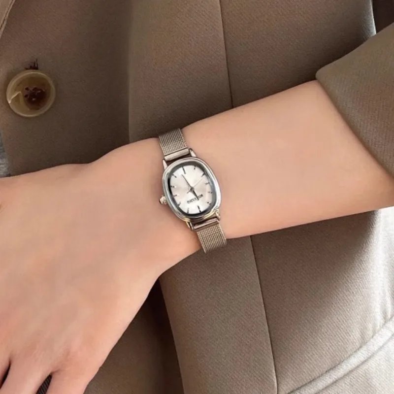 รูปไข่ขนาดเล็ก Dial สีเขียวนาฬ - Minimalist Thin Watch บทวิจารณ์และราคา